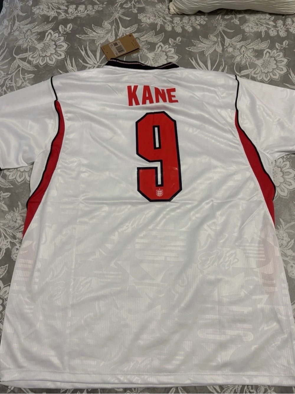 Nike England White Soccer Jersey with Red Accents Harry Kane - Picture 2 of 2